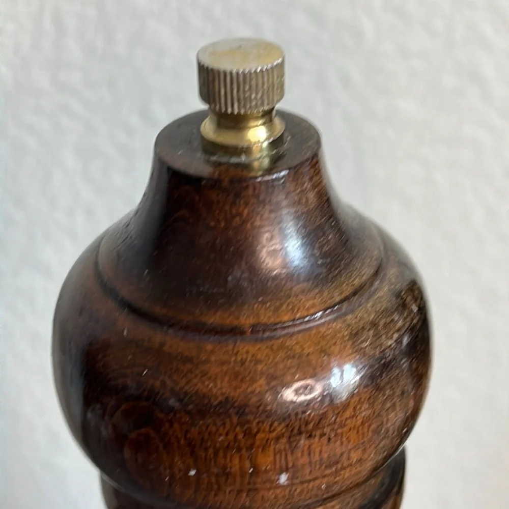 Vintage Wood Pepper Mill Grinder Salt Shaker 10